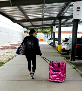 A lady with a beatyblender pink tote bag